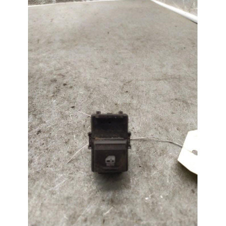 Interrupteur de leve vitre arriere droit RENAULT CLIO 5