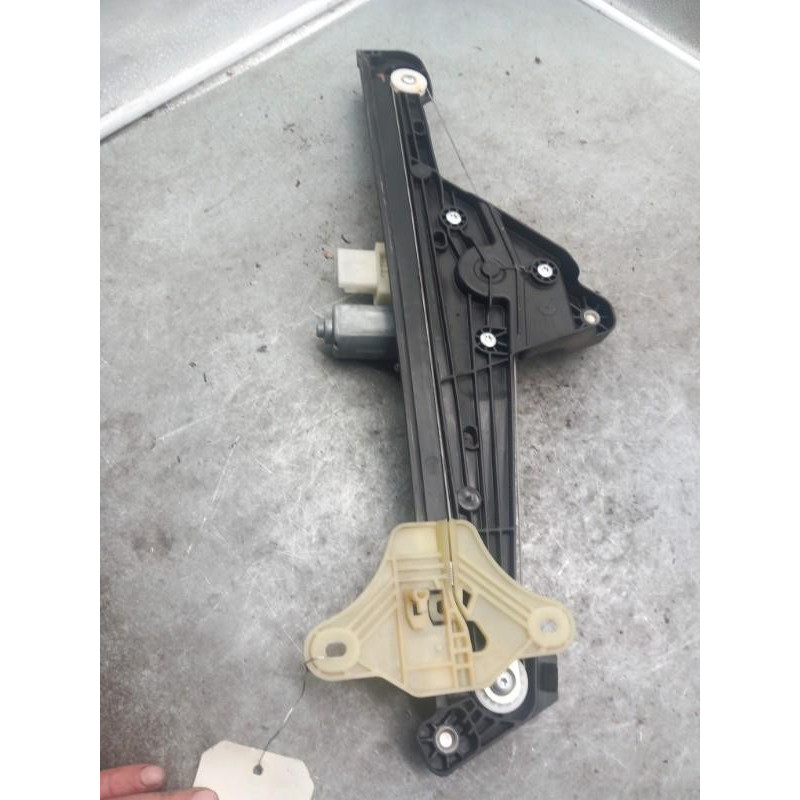 Leve vitre electrique avant gauche RENAULT CLIO 5 Photo n°1