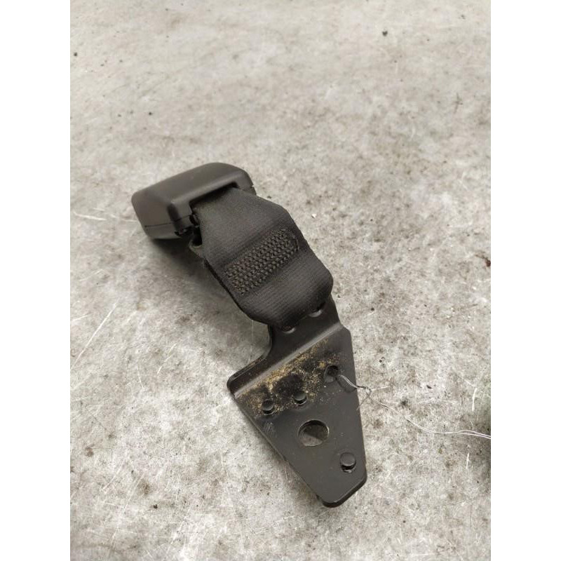Attache ceinture arriere gauche PEUGEOT 208 1 Photo n°1