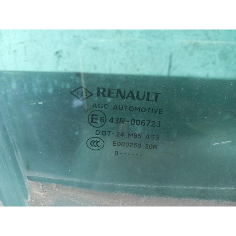 Vitre arriere droit RENAULT SCENIC 3 Photo n°1