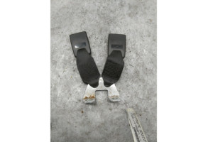 Attache ceinture arriere droit FORD FIESTA 5 Photo n°3