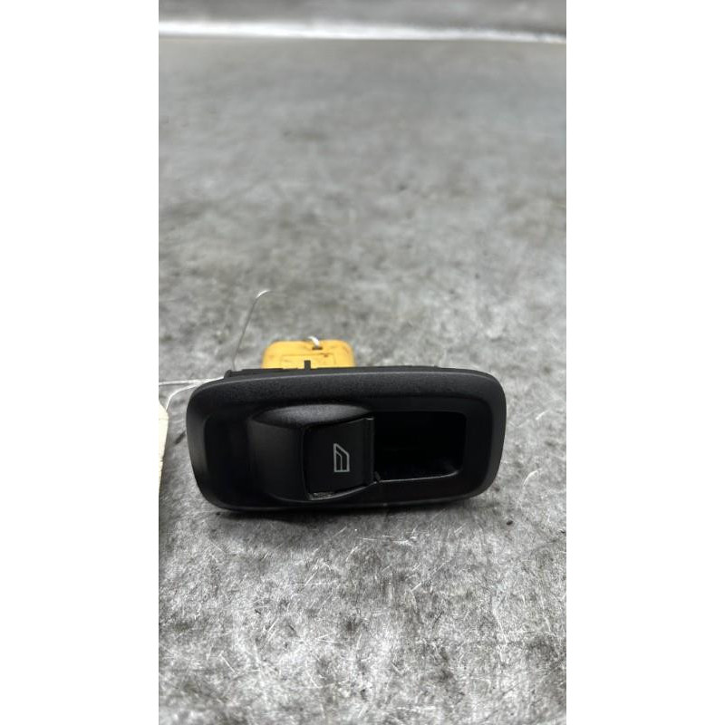 Interrupteur de leve vitre avant droit FORD FIESTA 6 Photo n°1