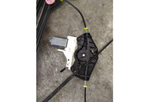 Leve vitre electrique arriere gauche VOLKSWAGEN SHARAN 2 Photo n°1
