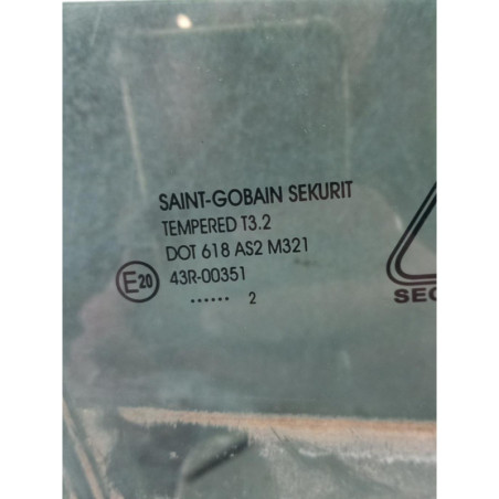 Vitre avant droit KIA VENGA