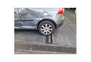 Porte avant droit VOLKSWAGEN GOLF 5 Photo n°17