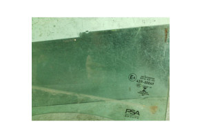 Vitre arriere droit PEUGEOT 308 3 SW Photo n°1