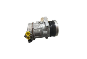 Compresseur clim FIAT GRANDE PUNTO Photo n°1