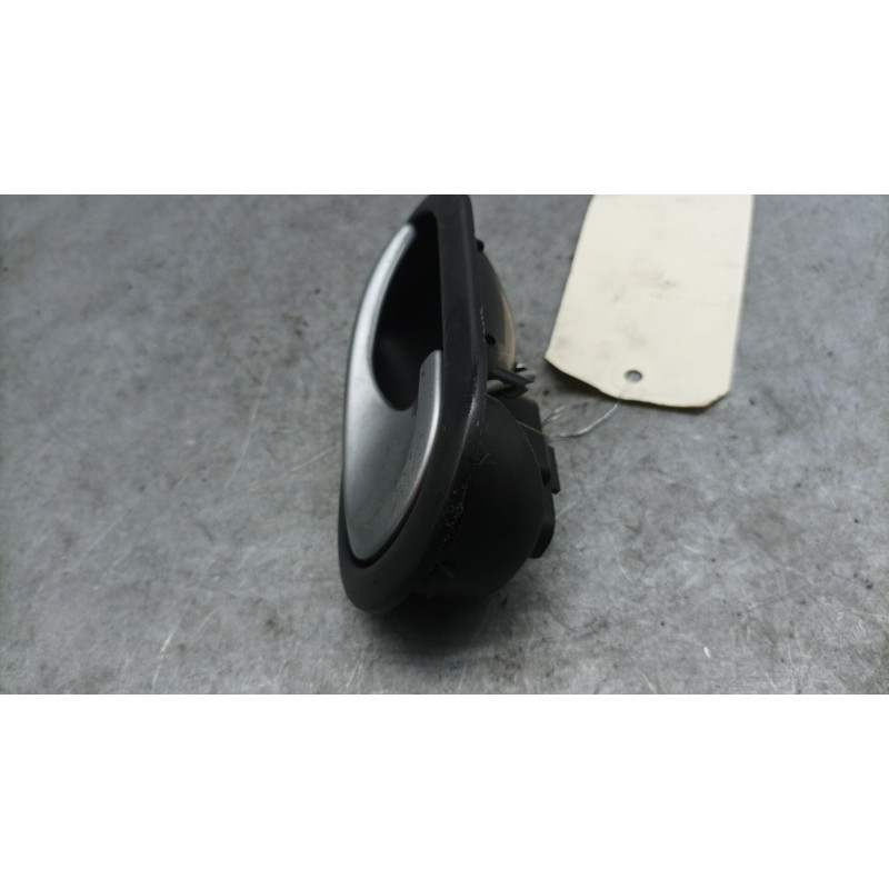 Poignee interieur avant droit RENAULT CLIO 3 Photo n°1