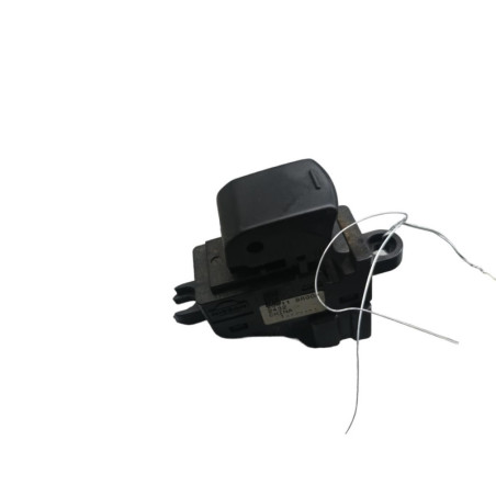 Interrupteur de leve vitre arriere gauche NISSAN QASHQAI 1