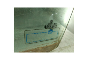 Vitre avant gauche VOLKSWAGEN POLO 3 Photo n°1