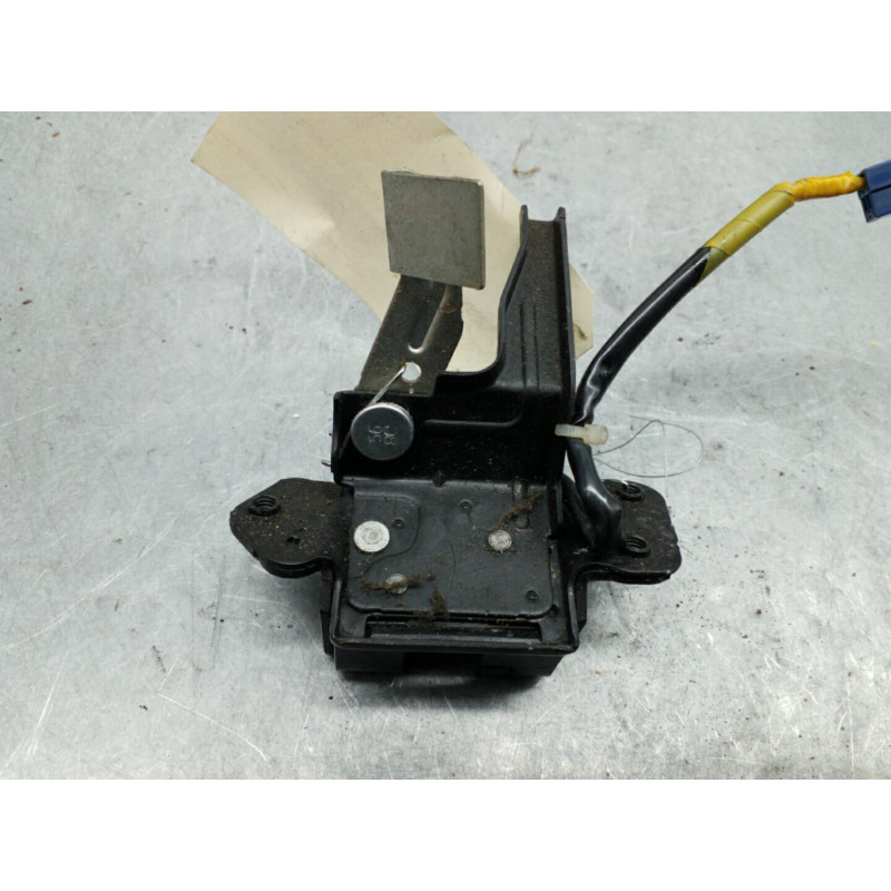 Serrure de coffre TOYOTA YARIS 2 Photo n°1