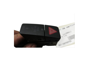 Bouton de warning SUZUKI SWIFT 4 Photo n°1