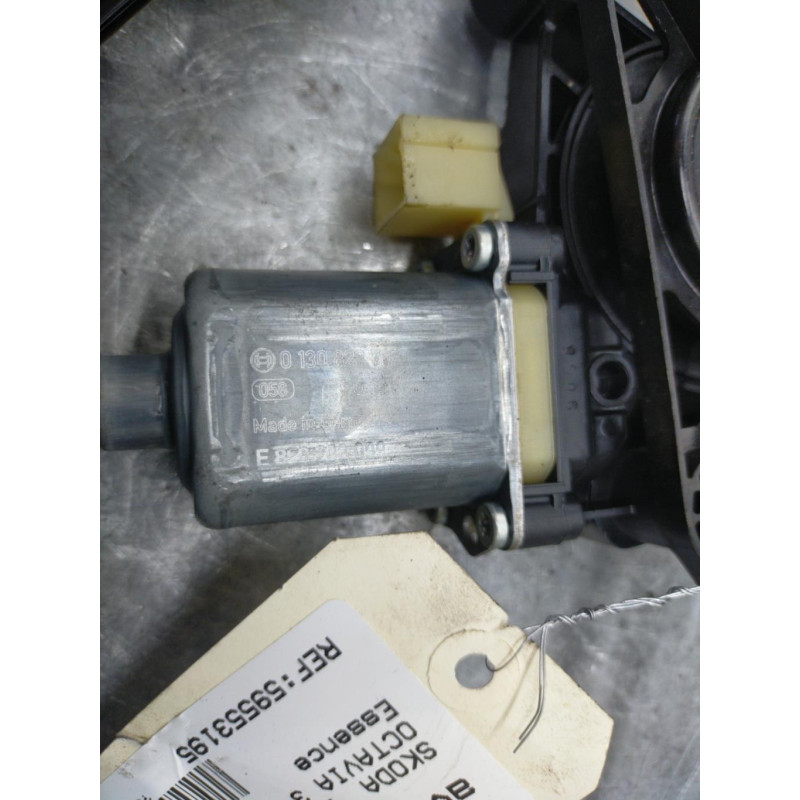 Leve vitre electrique avant gauche SKODA OCTAVIA 3 Photo n°1