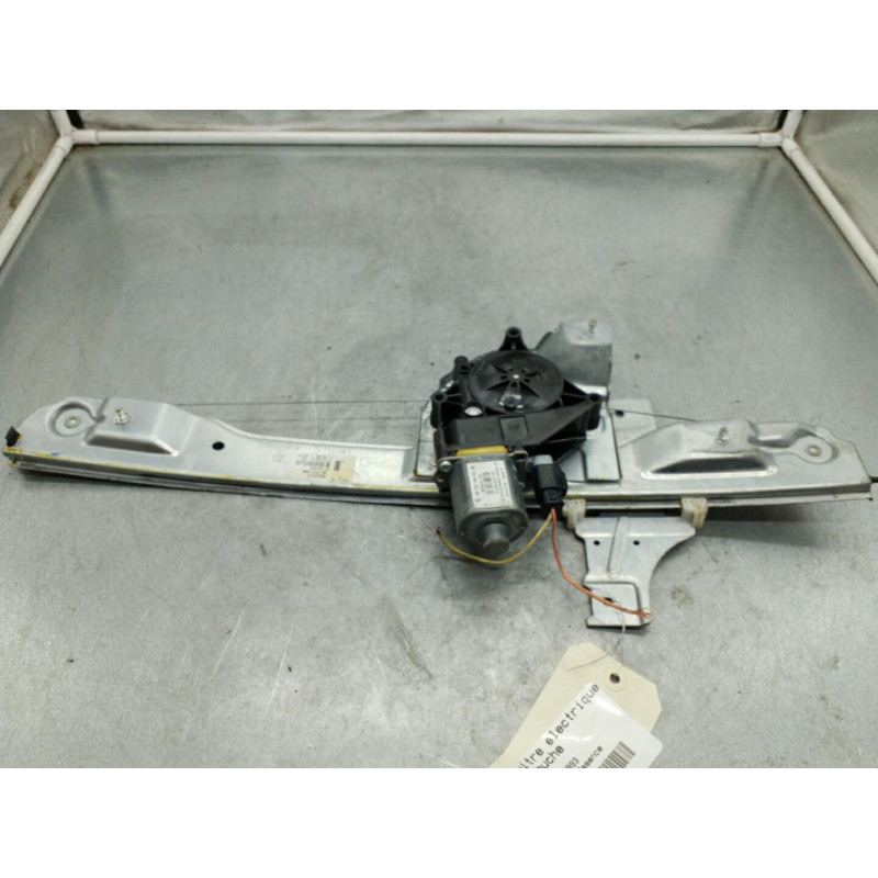 Leve vitre electrique avant gauche PEUGEOT 208 1 Photo n°1