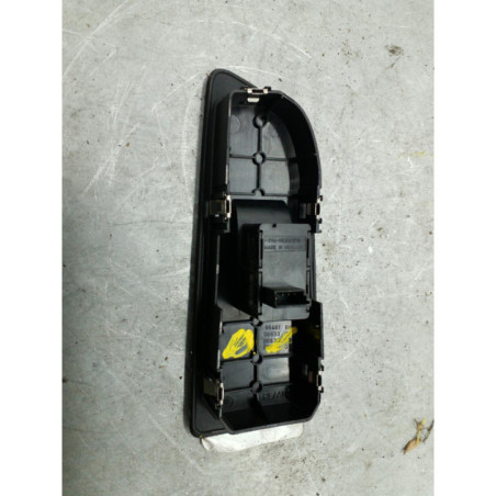 Interrupteur de leve vitre avant droit BMW SERIE 1 E87