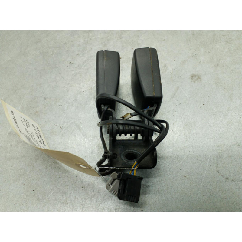 Attache ceinture arriere centrale OPEL ASTRA J Photo n°1