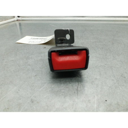 Attache ceinture arriere centrale OPEL ASTRA J