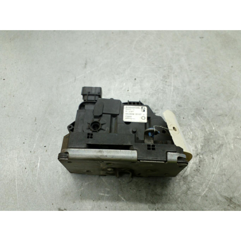 Serrure avant droit FIAT GRANDE PUNTO Photo n°1