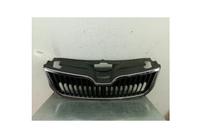 Calandre SKODA RAPID Photo n°1