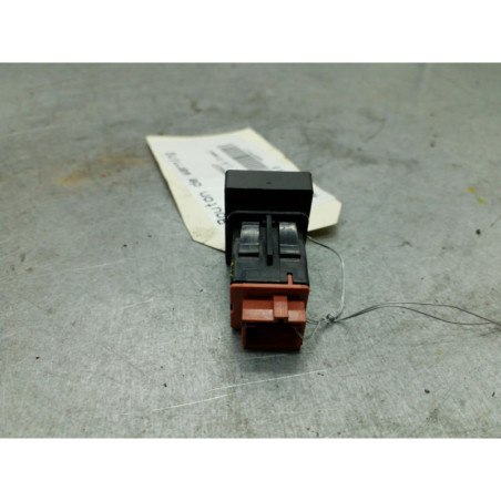 Bouton de warning PEUGEOT 3008 1