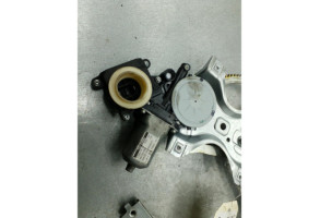 Leve vitre electrique avant gauche TOYOTA AVENSIS 3 Photo n°1