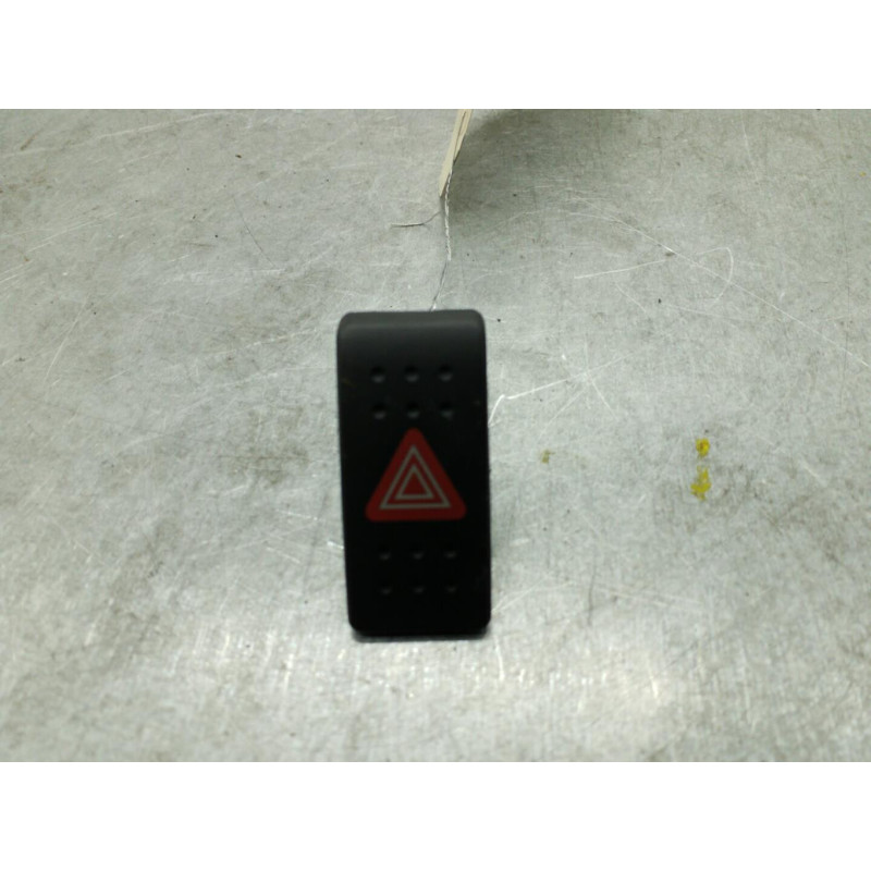 Bouton de warning SUZUKI SX4 1 Photo n°1
