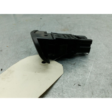 Bouton de warning NISSAN PRIMERA 4
