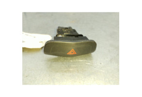 Bouton de warning NISSAN PRIMERA 4 Photo n°2