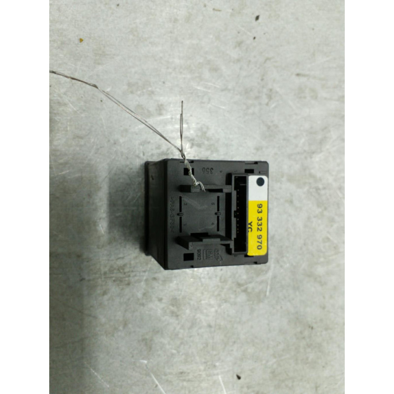 Bouton de warning OPEL MERIVA A Photo n°1