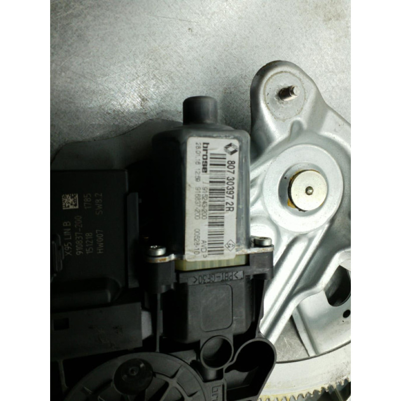 Leve vitre electrique avant droit RENAULT MEGANE 3 Photo n°1