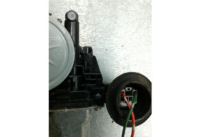 Leve vitre electrique avant droit SUZUKI SWIFT 3 Photo n°4