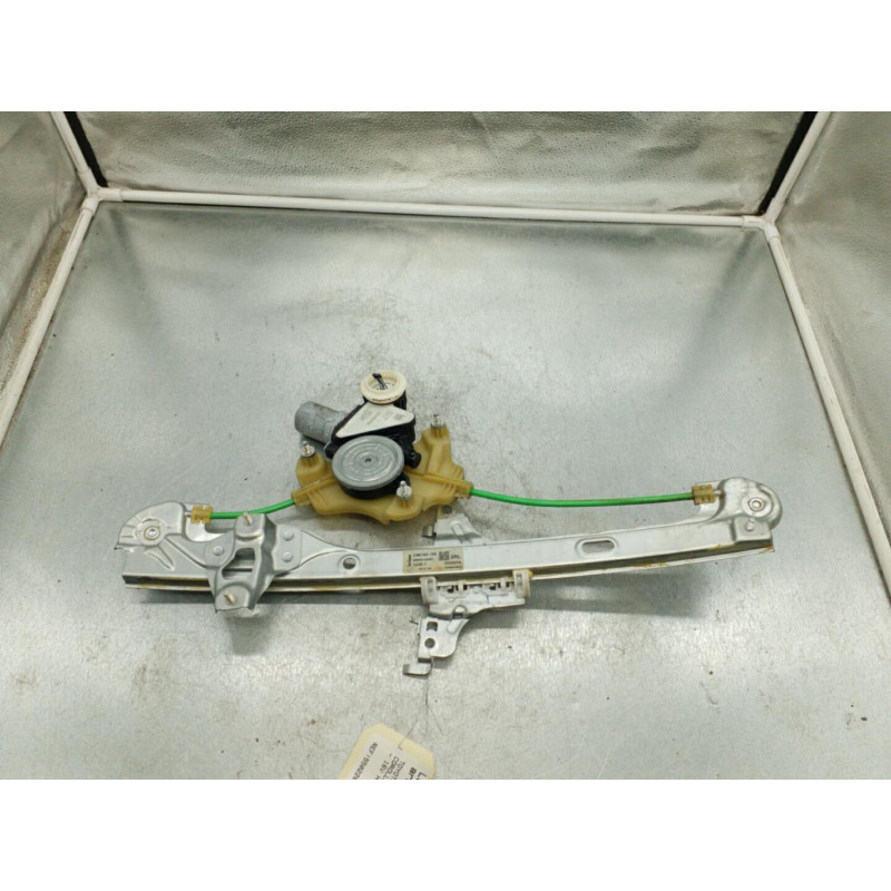 Leve vitre electrique arriere gauche TOYOTA COROLLA E21 Photo n°1