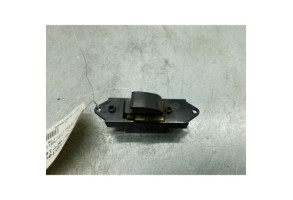 Interrupteur de leve vitre arriere droit PEUGEOT ION Photo n°1