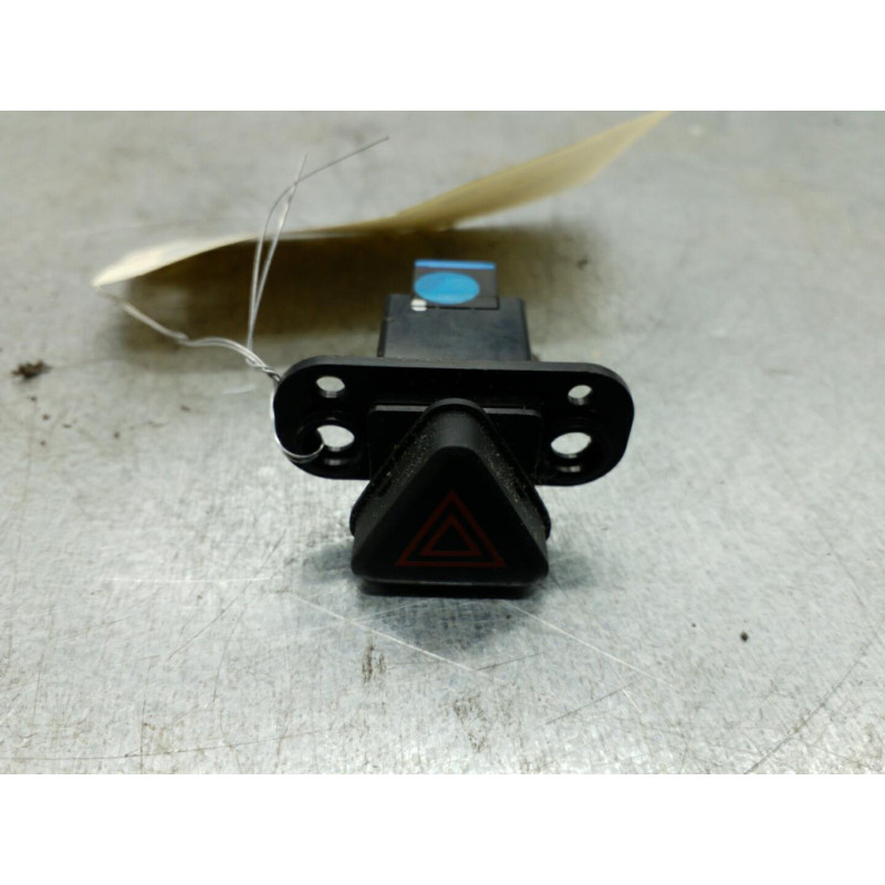 Bouton de warning CHEVROLET ORLANDO Photo n°1