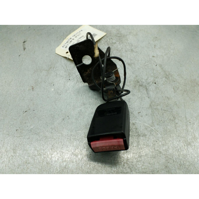 Attache ceinture arriere droit PEUGEOT 308 1 Photo n°1