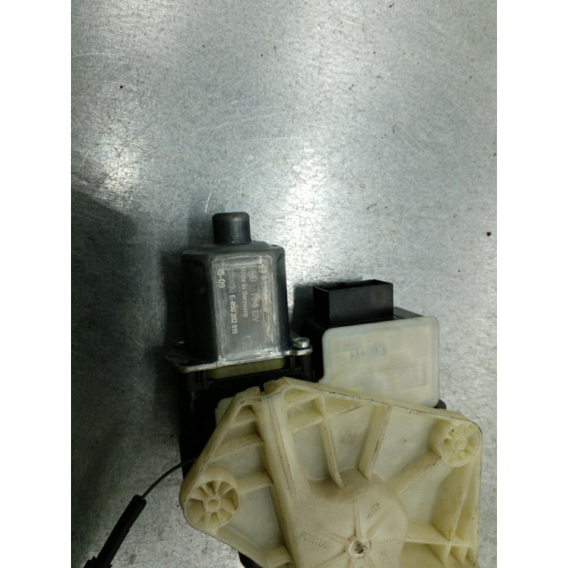 Leve vitre electrique arriere gauche SEAT LEON 3 Photo n°1