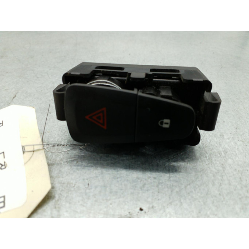 Bouton de warning RENAULT LATITUDE Photo n°1