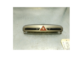 Bouton de warning PEUGEOT 308 1 SW Photo n°1