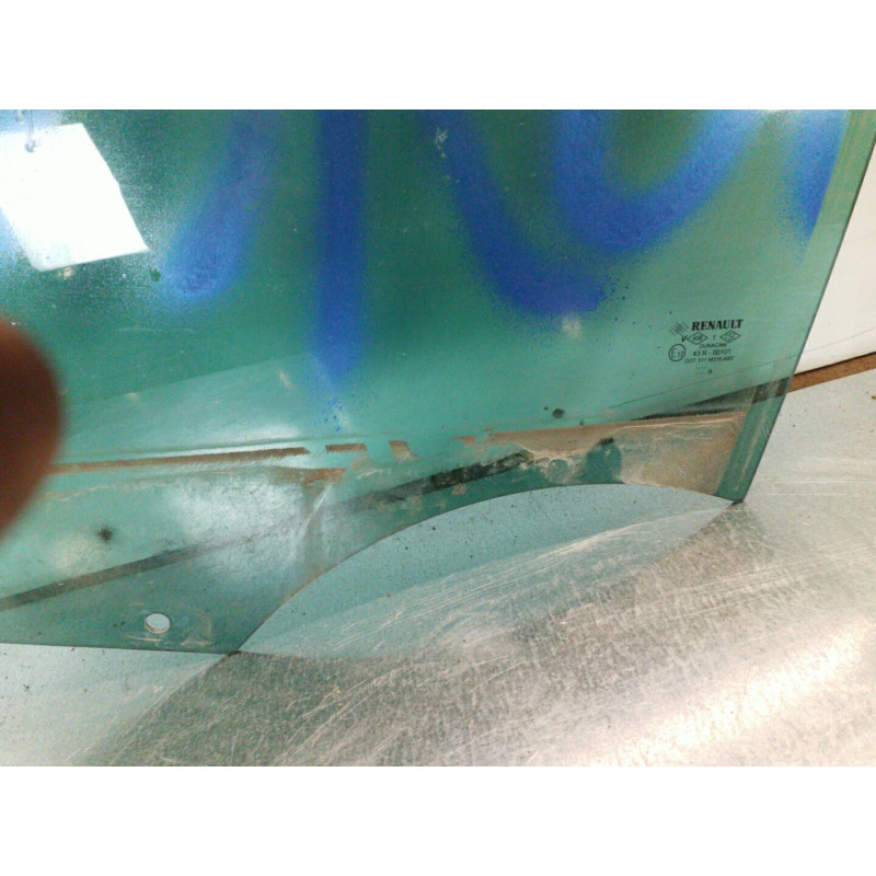 Vitre arriere gauche RENAULT CLIO 3 Photo n°1