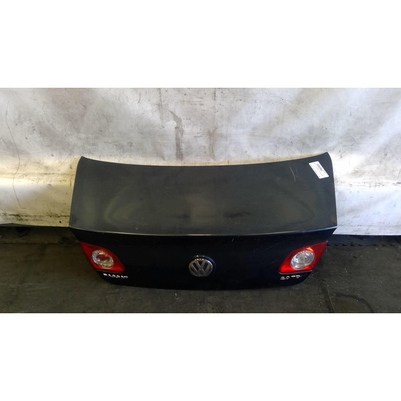 Malle/Hayon arriere VOLKSWAGEN PASSAT 5 Photo n°1