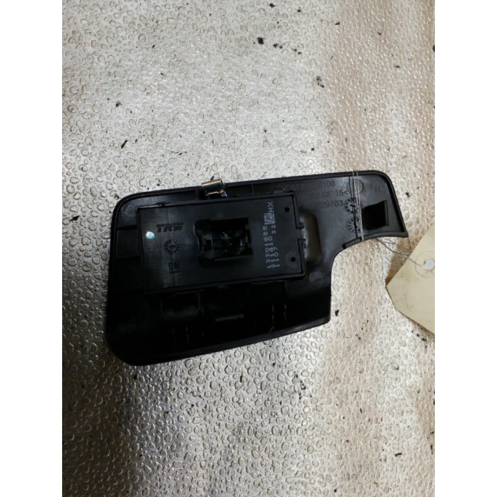 Interrupteur de leve vitre arriere droit OPEL MERIVA B Photo n°1