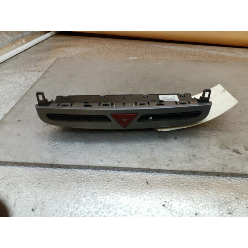 Bouton de warning PEUGEOT 308 1 Photo n°1