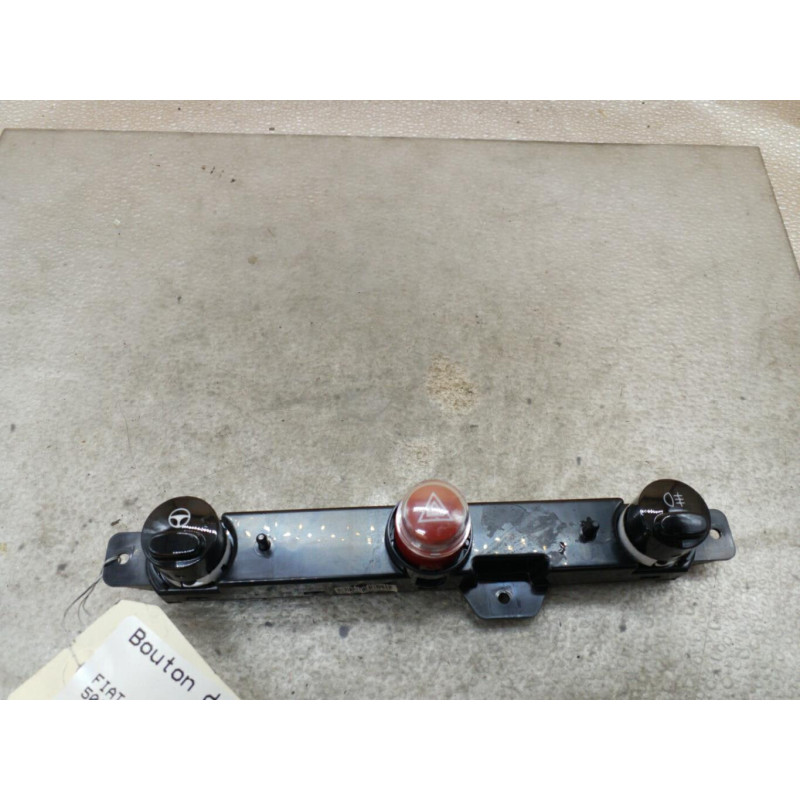 Bouton de warning FIAT 500 2 Photo n°1
