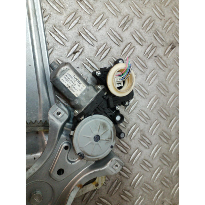 Leve vitre electrique arriere droit TOYOTA AURIS 2 Photo n°1