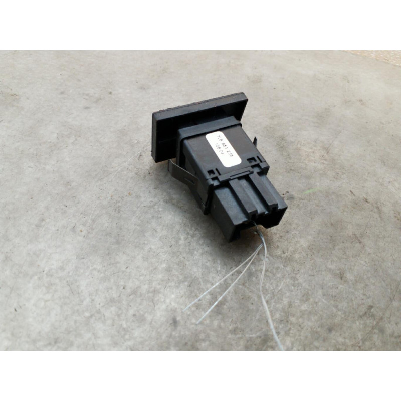 Bouton de warning VOLKSWAGEN TOUAREG 1 Photo n°1