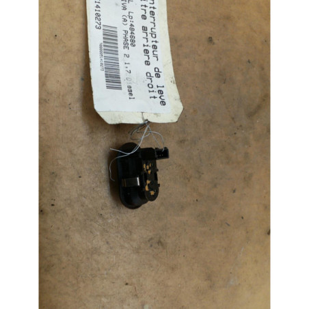 Interrupteur de leve vitre arriere droit OPEL MERIVA A