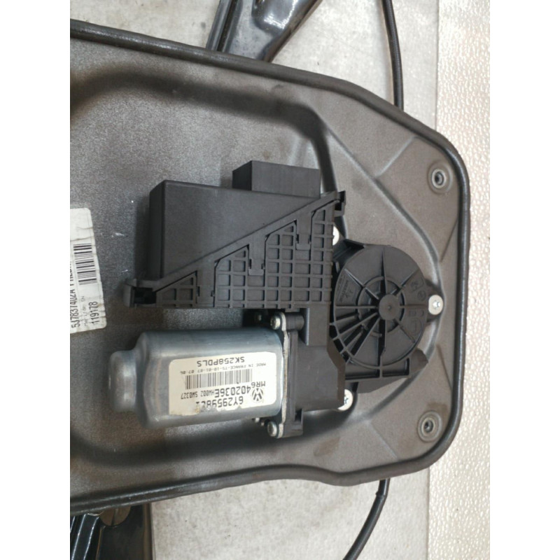 Leve vitre electrique avant droit SKODA ROOMSTER Photo n°1