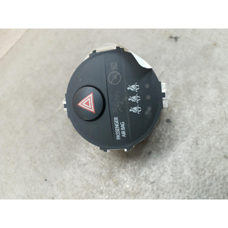 Bouton de warning TOYOTA YARIS 3 Photo n°1