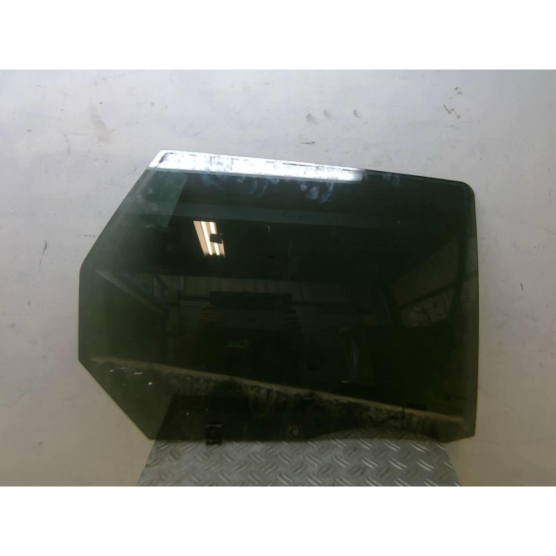 Vitre arriere droit PEUGEOT 308 2 SW Photo n°1
