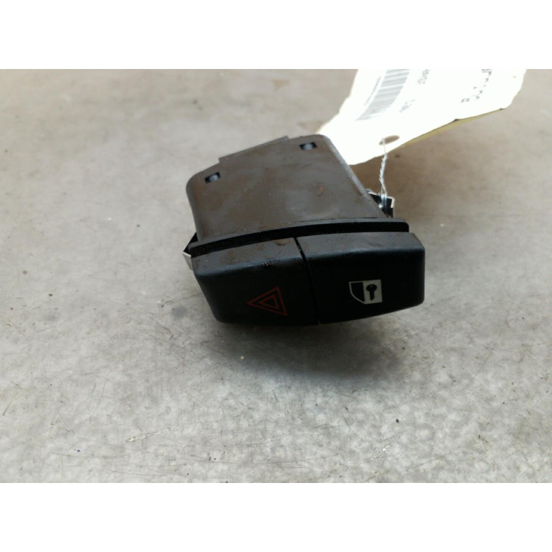 Bouton de warning BMW SERIE 5 E60 Photo n°1